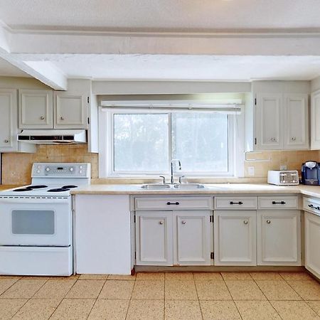Main Beach River Retreat - Wasaga Beach 1 - Main Strip - 95 Mosley St Exteriör bild