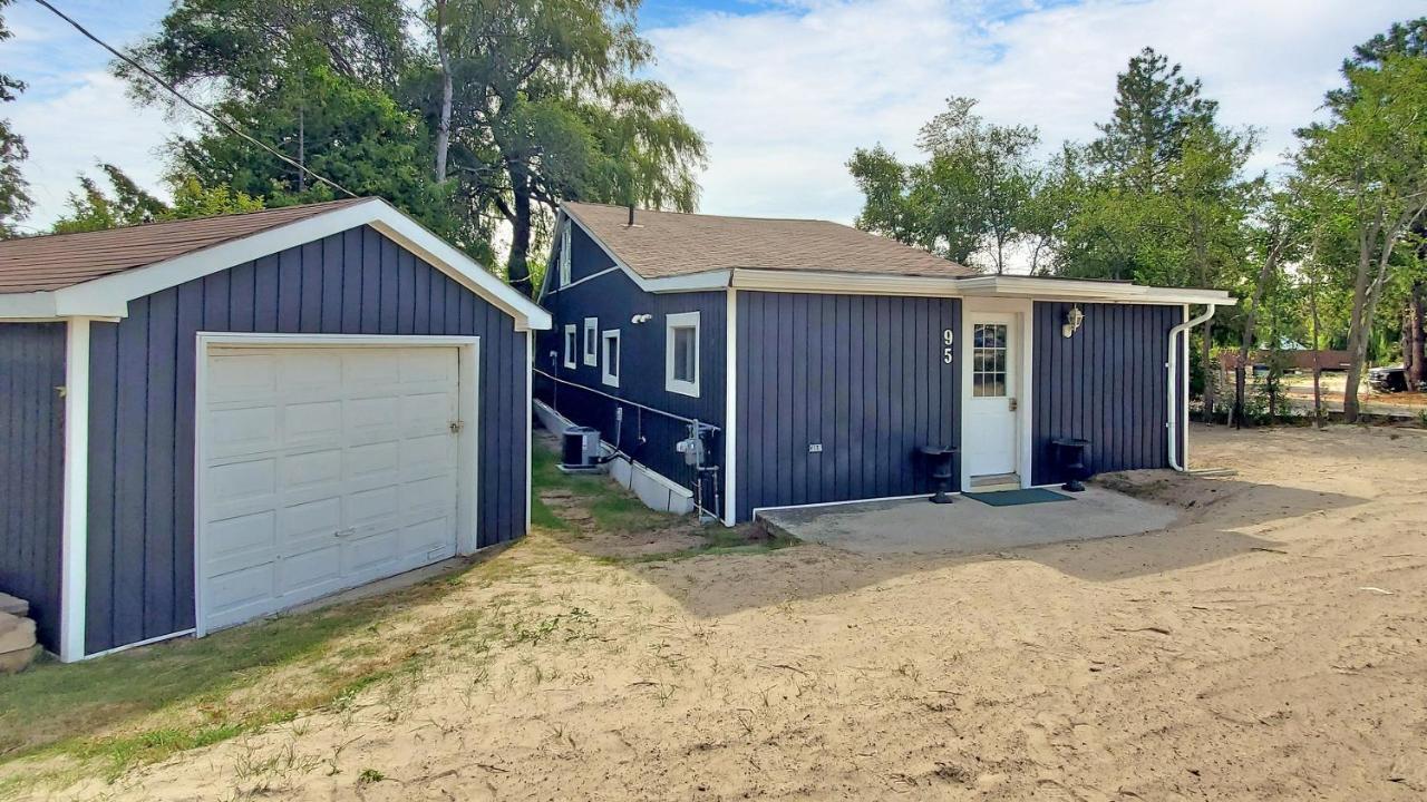 Main Beach River Retreat - Wasaga Beach 1 - Main Strip - 95 Mosley St Exteriör bild