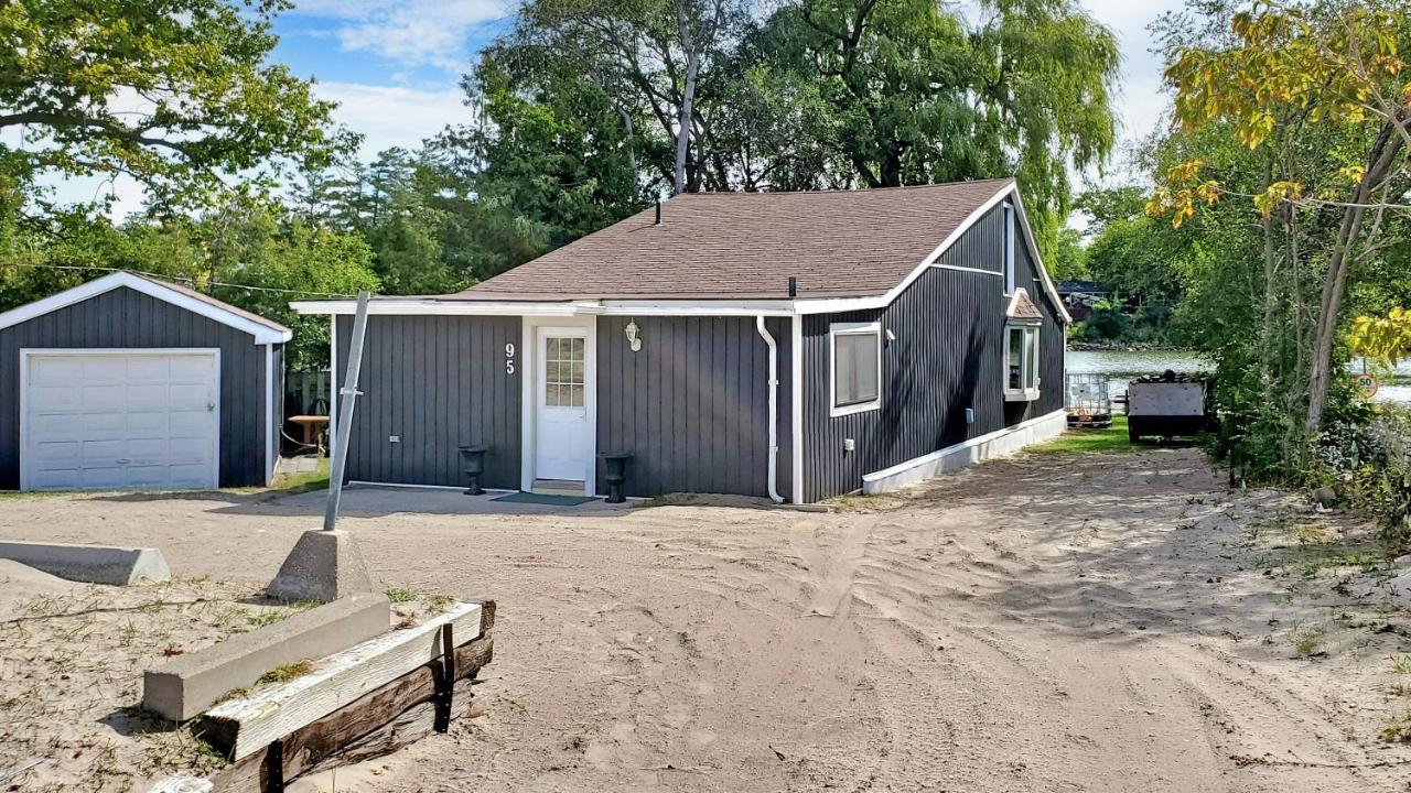 Main Beach River Retreat - Wasaga Beach 1 - Main Strip - 95 Mosley St Exteriör bild