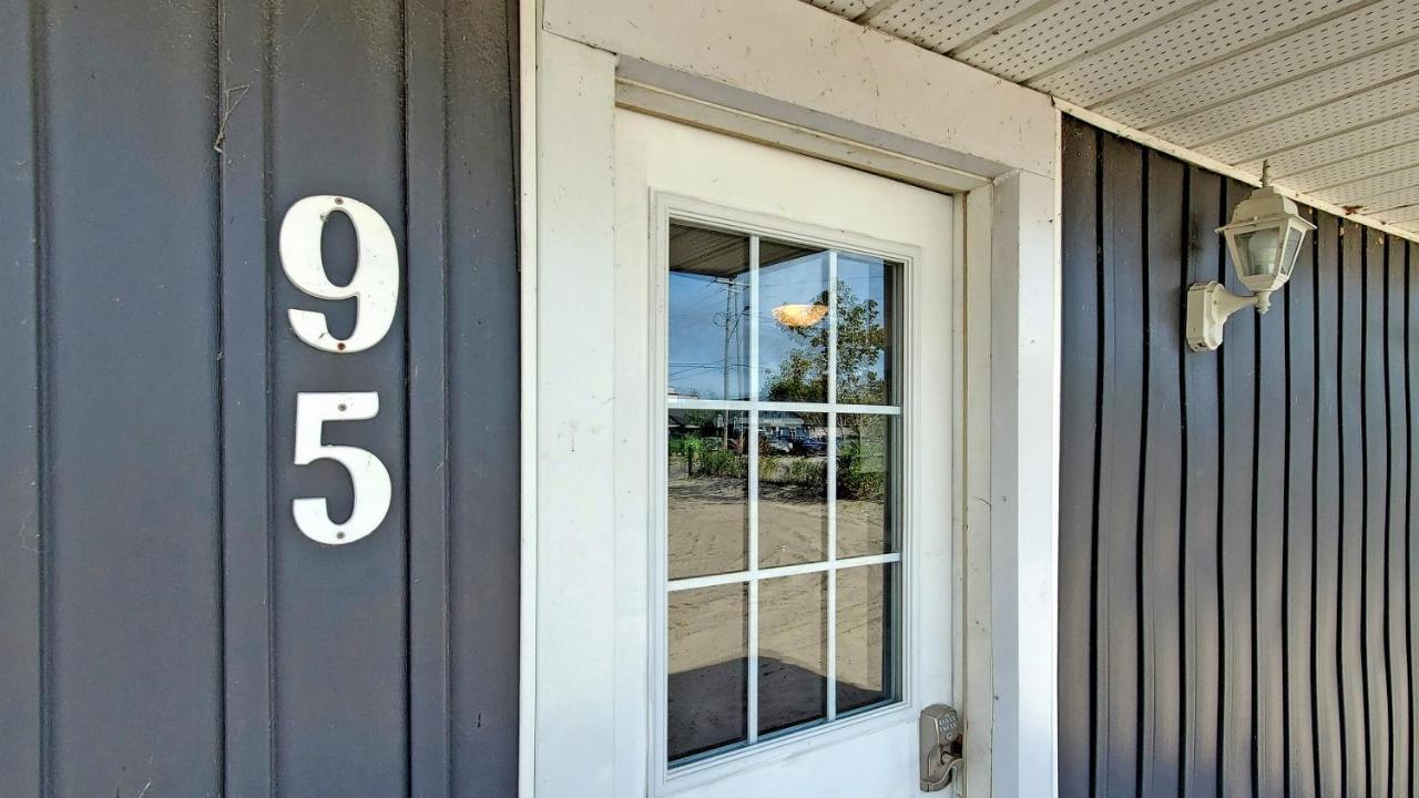 Main Beach River Retreat - Wasaga Beach 1 - Main Strip - 95 Mosley St Exteriör bild