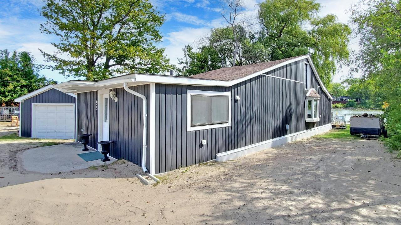 Main Beach River Retreat - Wasaga Beach 1 - Main Strip - 95 Mosley St Exteriör bild